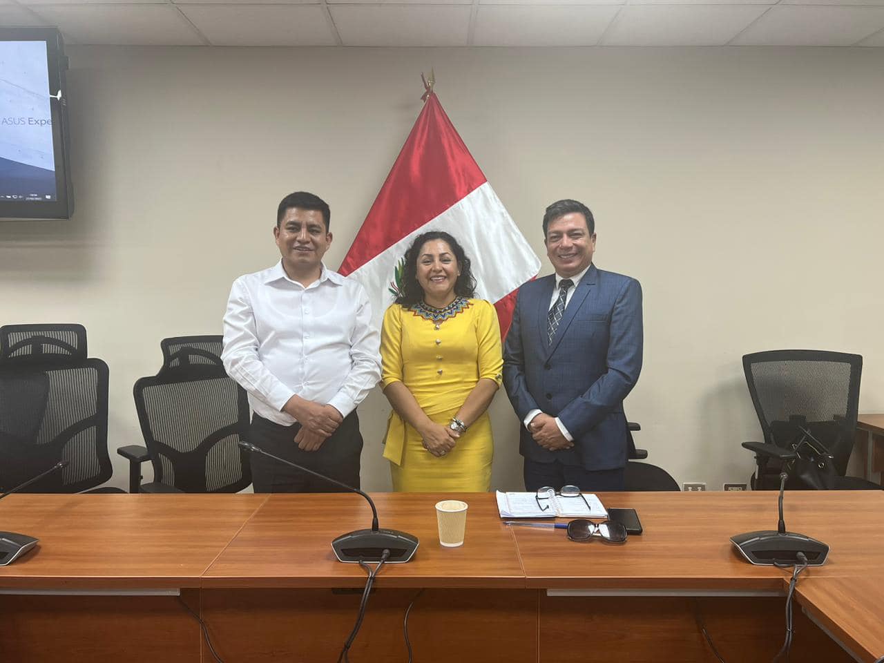 reunión con el presidente de la Asociación de Municipalidades del Perú (AMPE)